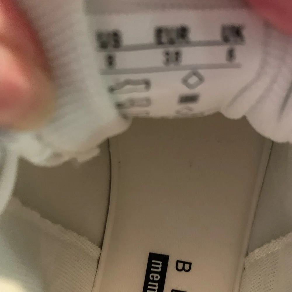 🎀SOLD🎀 Belows Memory Foam Women’s Sneakers Size 8 - Picture 9 of 9